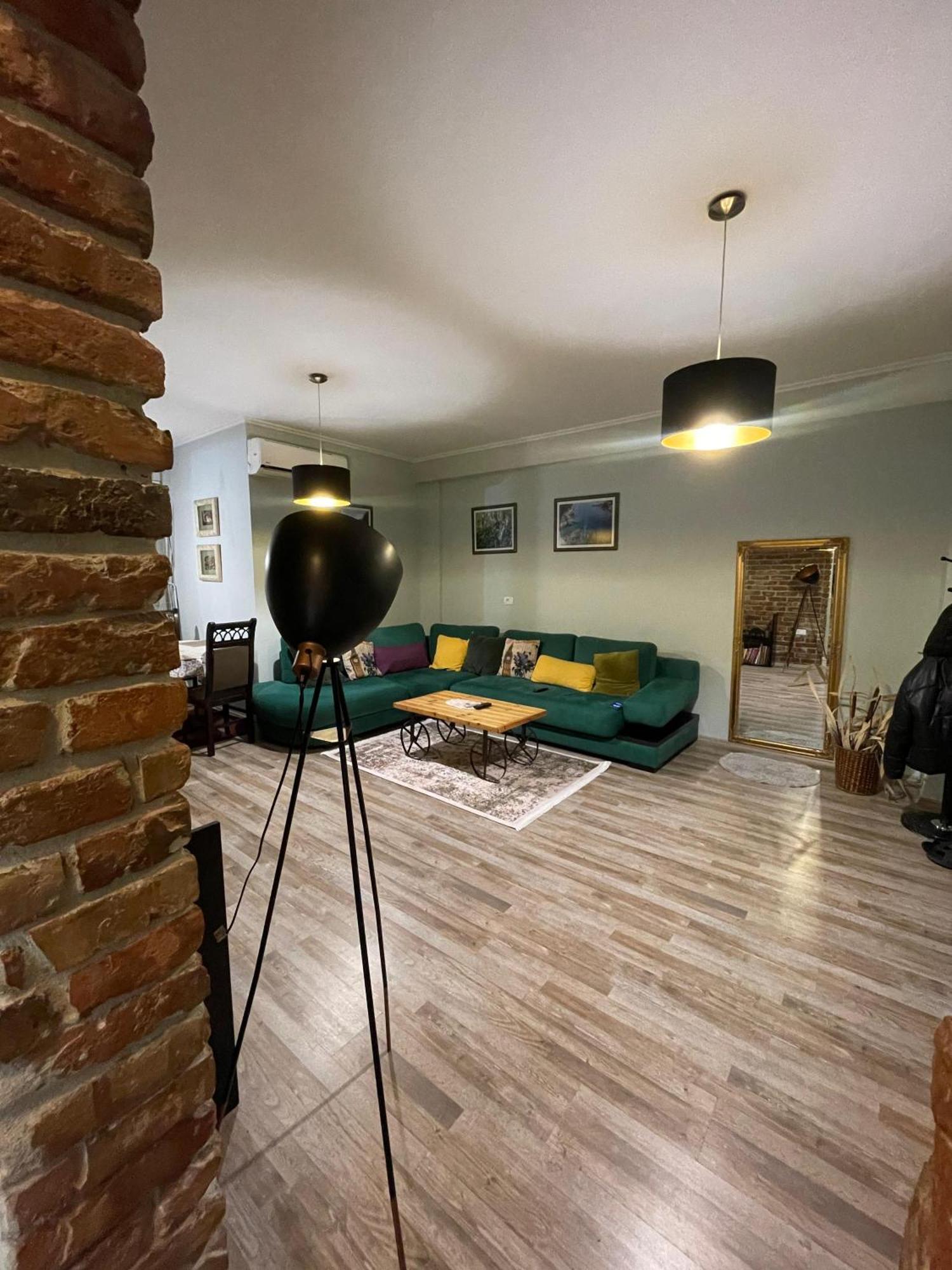 Bricks Apartment Near Pazari I Ri Tirana Buitenkant foto